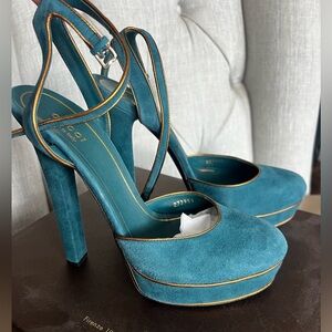 NIB Gucci Teal Suede Platform Heel with Gold Trim Sz 38.5